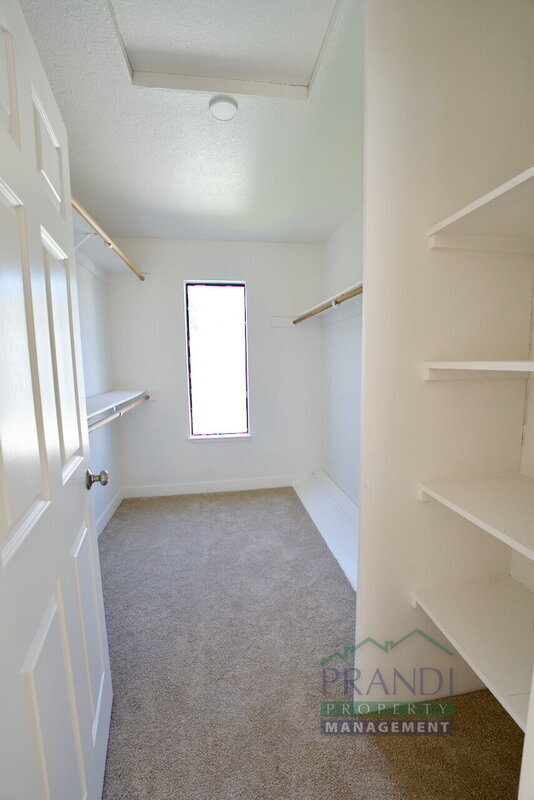 Building Photo - 41 Pine Tree Ct