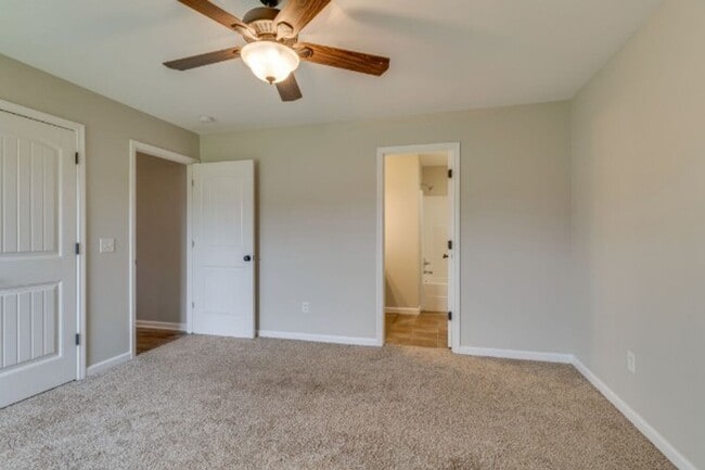Building Photo - Beautiful 3bd 2 ba home with a large lot a...