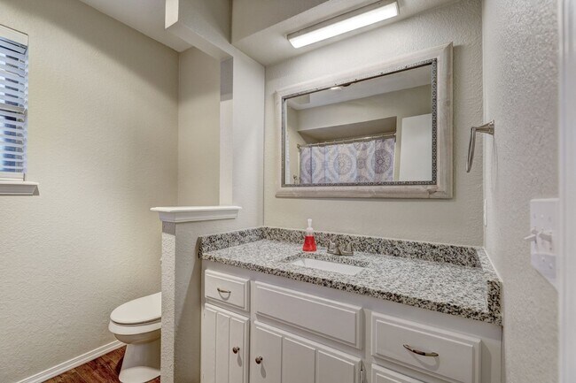 Building Photo - 816 N Briarcliff Dr