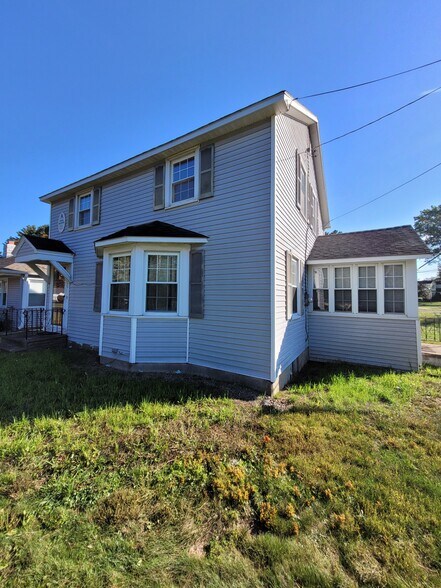 Building Photo - 900 Turin St