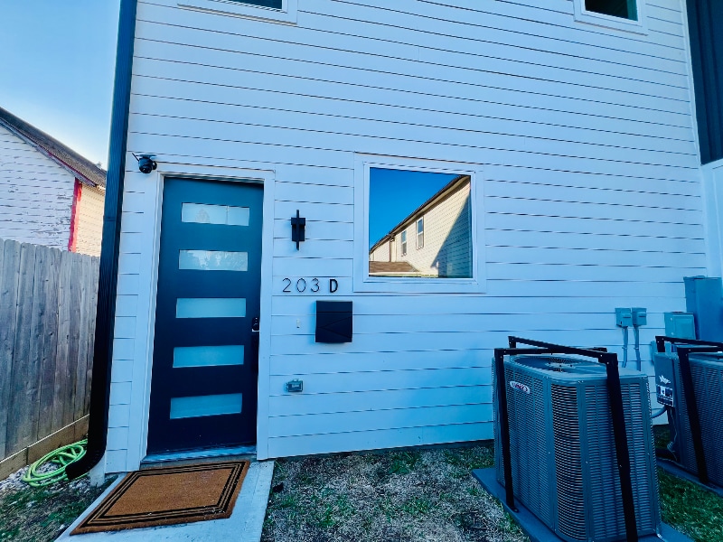 Building Photo - 203 Danna Ln