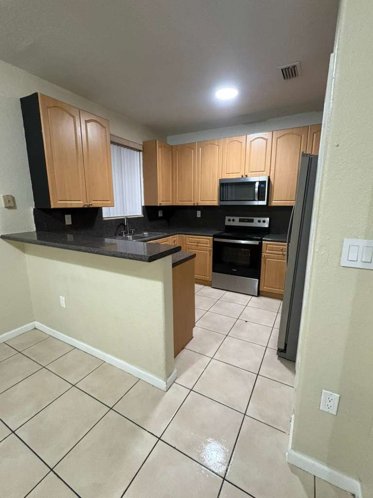 Building Photo - 2819 SE 15th Rd