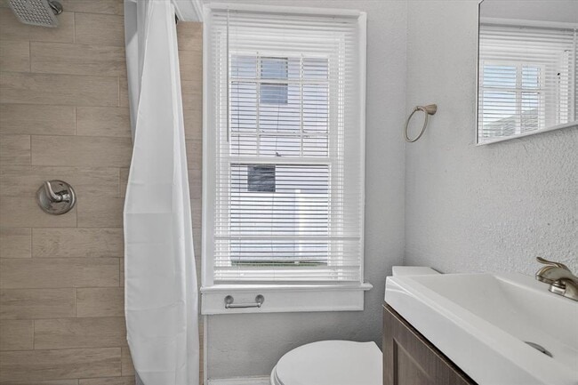 Building Photo - 2208 N Blvd