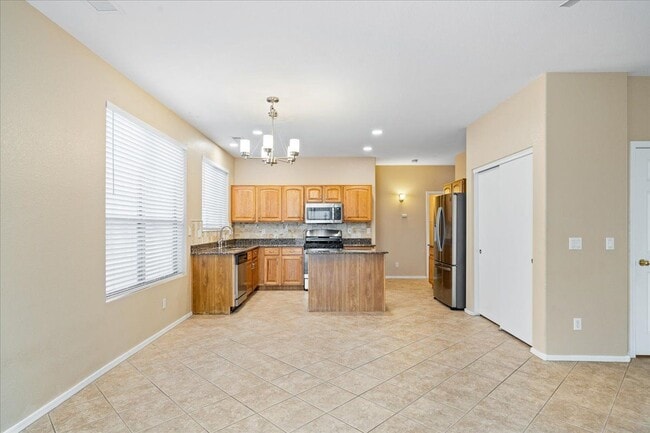 Building Photo - 6349 W Desert Hollow Dr