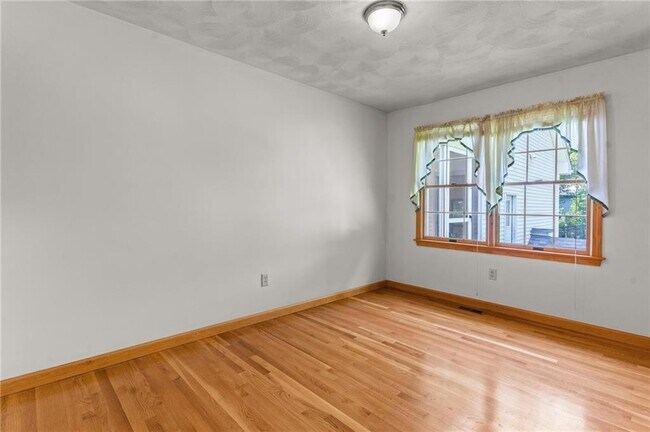 Building Photo - 118 Richmond Townhouse Rd