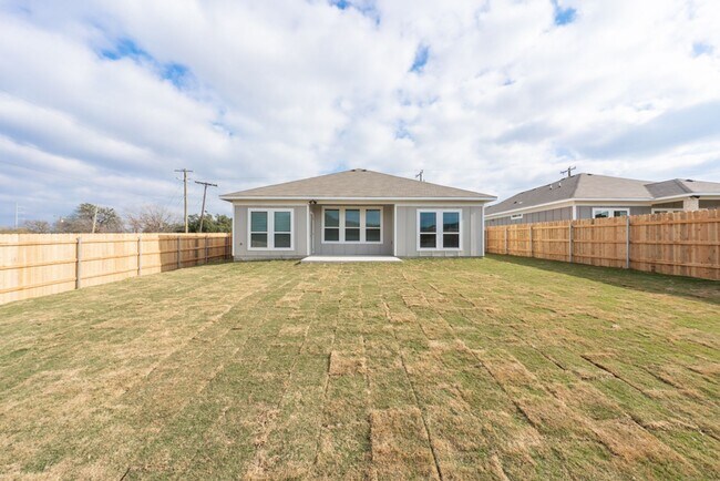 Building Photo - Charming 4 Bedroom Home in Troy – Ideal Lo...