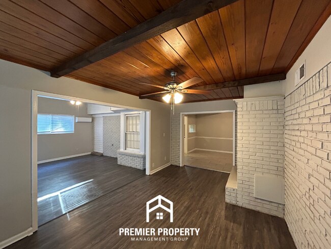 Building Photo - 8288 Cedarbrush Dr