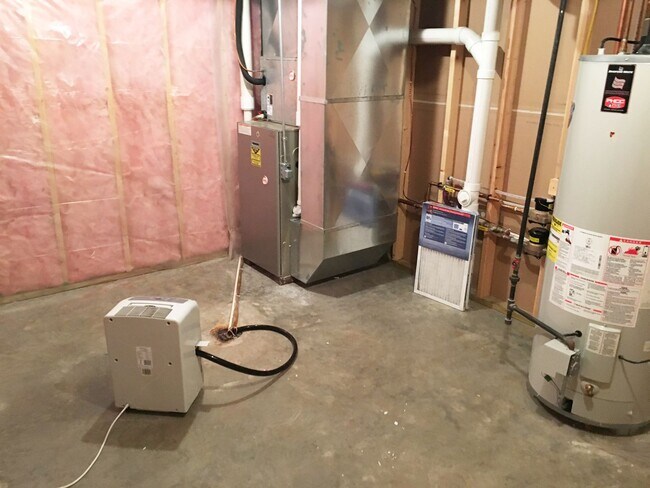 Building Photo - Executive 3-Bedroom (plus bonus room) 3 1/...
