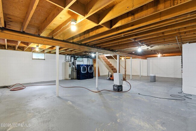 Building Photo - 501 Silverton Rd