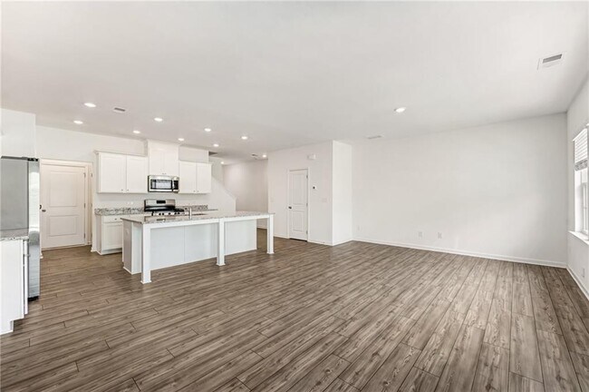 Building Photo - 649 Isom Walk