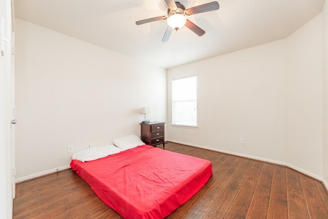 Building Photo - 6451 Applewood Forest Dr