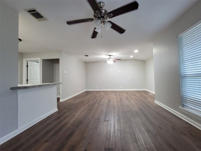 Building Photo - 529 Kedy St