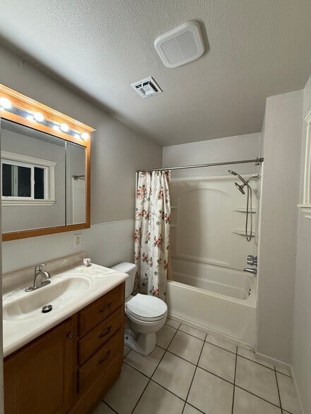 Building Photo - 5905 Fawn Ave