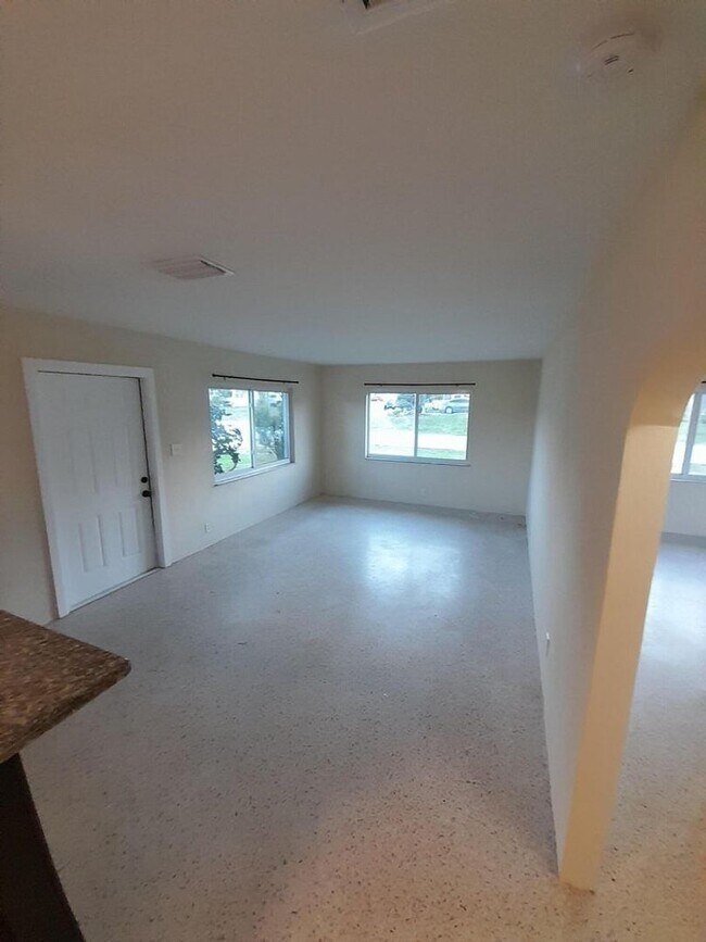 Building Photo - Beautiful duplex in the heart of Boynton Beach