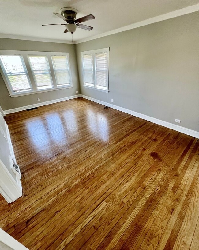 Building Photo - Delightful 4 Bed/1 Bath Single Family Home...