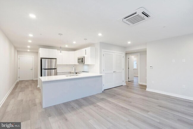Building Photo - 3449 Scotts Ln