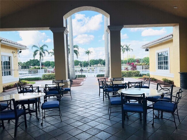 Building Photo - 4537 SW 134th Ave