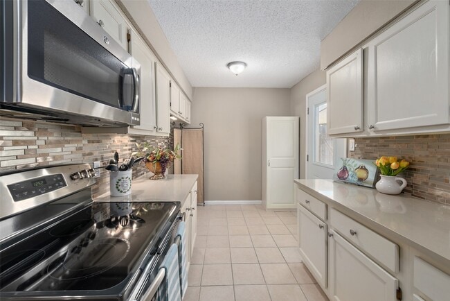 Building Photo - 6602 Montauk Dr