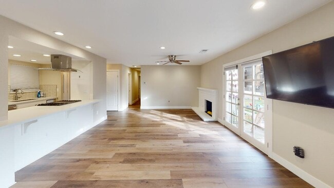 Building Photo - 1713 El Paseo Dr