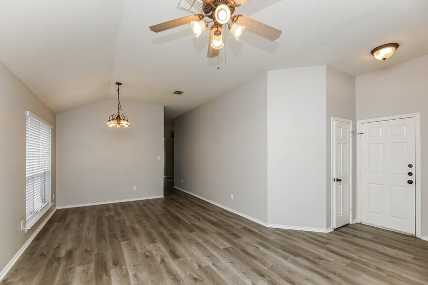 Building Photo - 1345 Meadowbrook Ln