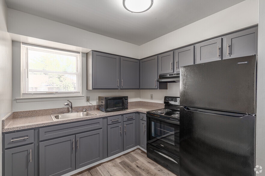 2BR, 1BA - 850SF - Kitchen - Pine Hill Apartments