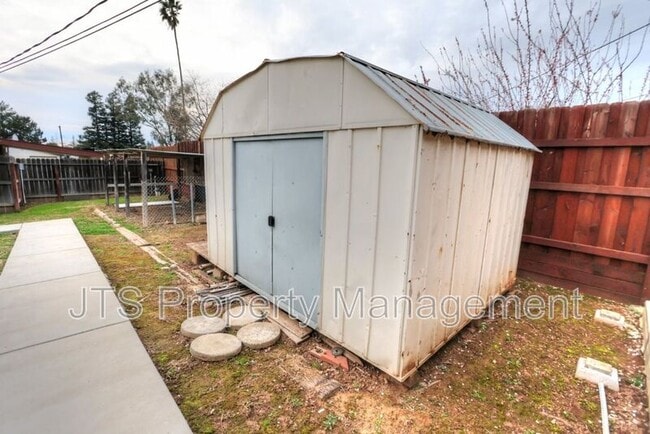 Building Photo - 2000 Belcot Rd