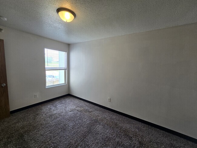 Building Photo - 60 Miller Ave SW