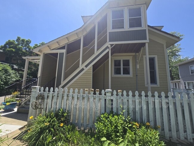 Building Photo - 341 Harden St