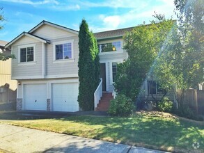 Building Photo - Spacious home in Lacey. Apply today to cal...