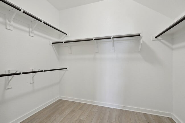 Building Photo - 2310 Calvert Dr