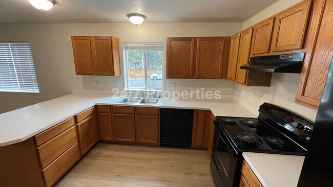 Building Photo - 2025-845MF