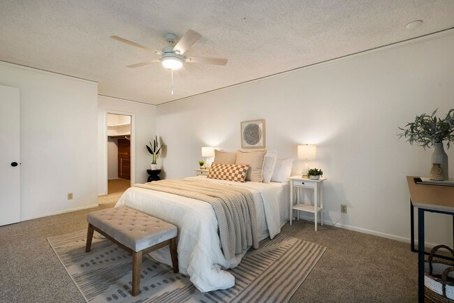 Building Photo - 1096 Corino Real Ct