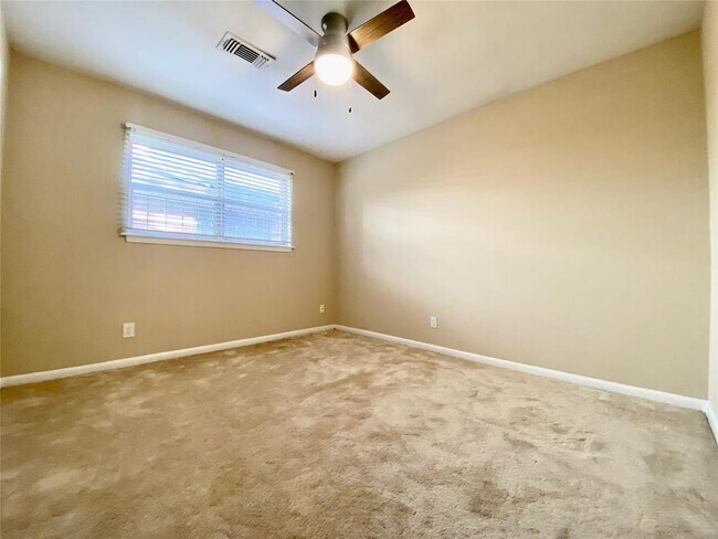 Building Photo - 2206 Tannehill Dr