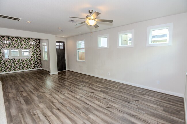 Building Photo - 4120 Split Ivy Dr
