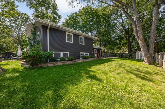 Building Photo - 1024 Catalpa Ln