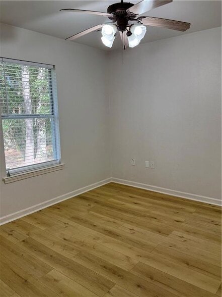 Building Photo - 1102 W 22nd Ave