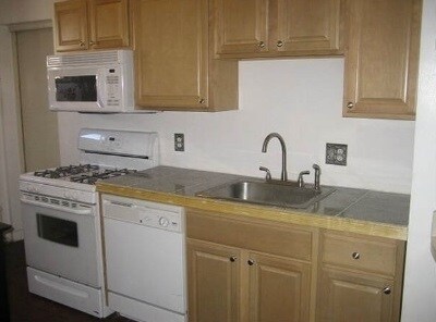 Building Photo - 448 Park Dr