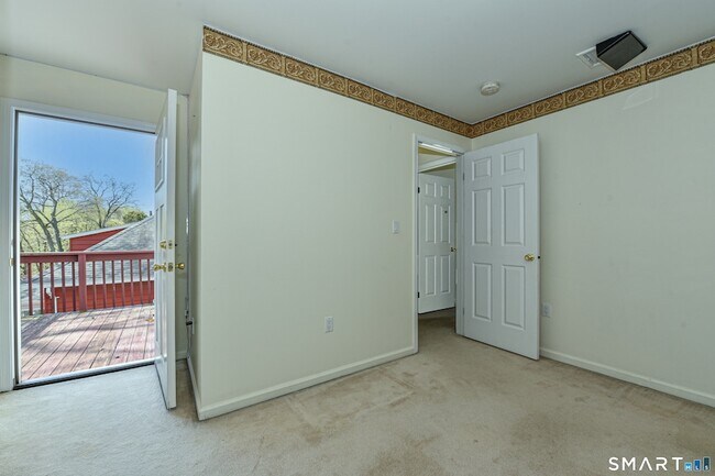 Building Photo - 5 Moody Ave