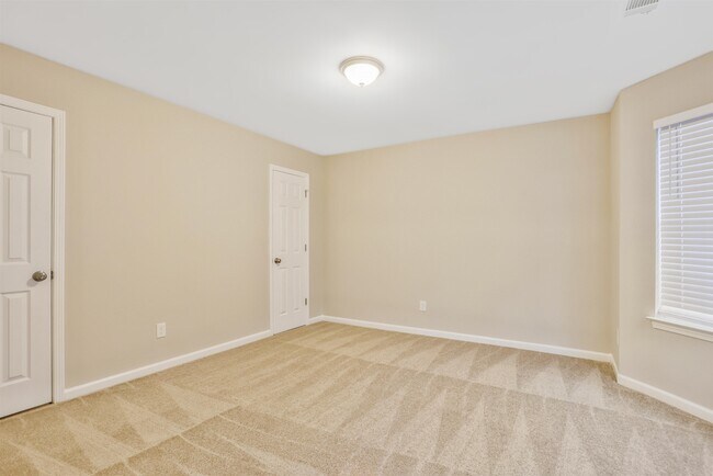 Building Photo - 5240 Rock Pl Dr SW