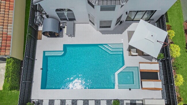 Building Photo - 6017 Newport Village Way