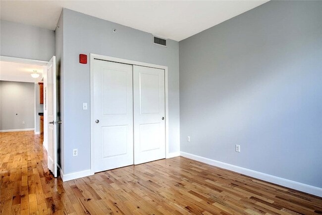 Building Photo - 400 Hope St