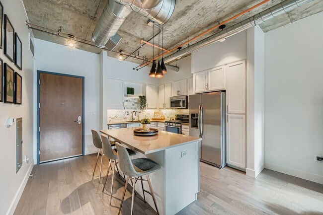 Building Photo - Exquisite Peloton Studio w/ Large Balcony - All the Amenities