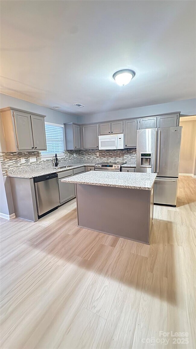 Building Photo - 1705 Starling Ct