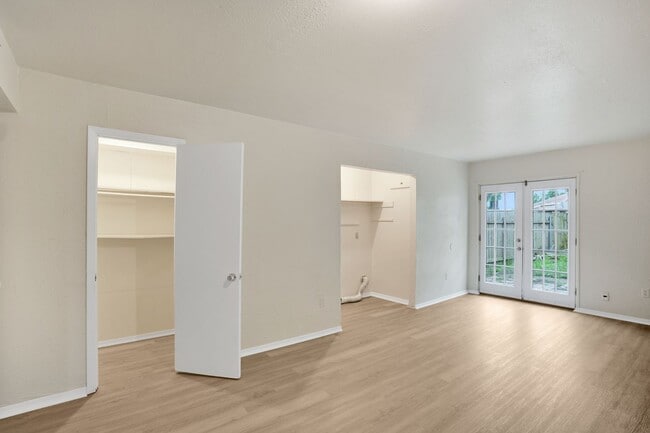 Building Photo - 500-502 Behrman Hwy