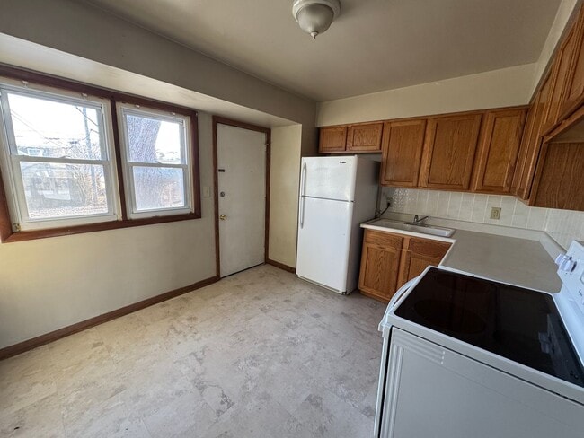 Building Photo - HM 2607/2609 Magnolia Drive