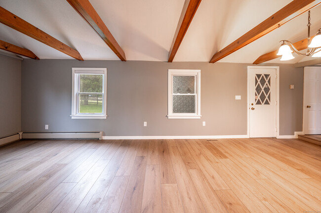 Building Photo - 86 S Rd