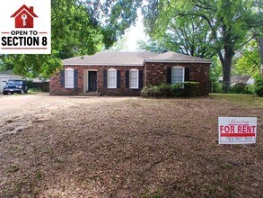 Building Photo - Newly Renovated Home in Parkway Village  - Open To Section 8