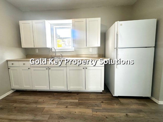 Building Photo - Updated 2BR / 1BR Single Family Home (No S...