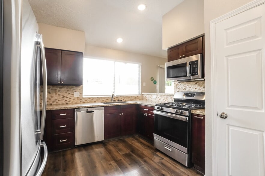 Building Photo - 15118 Loma Paseo Dr