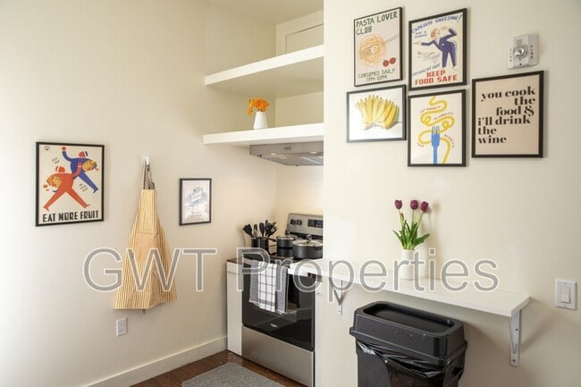 Building Photo - 1906 Mission St